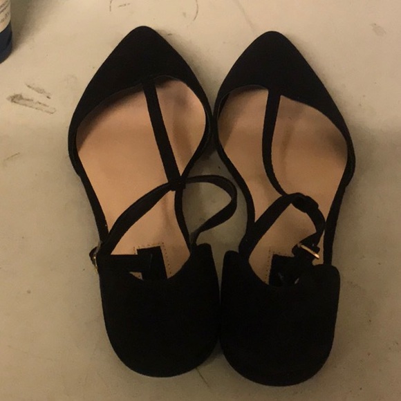 Black flats with a t-strap; never worn - Picture 3 of 3